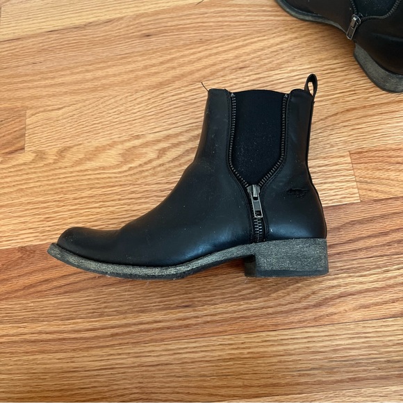 🌸Camilla Black Chelsea Boots - Picture 8 of 10